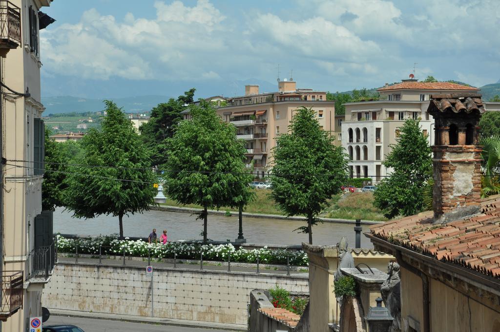 Casa Fola - City Centre Rooms Verona Bagian luar foto